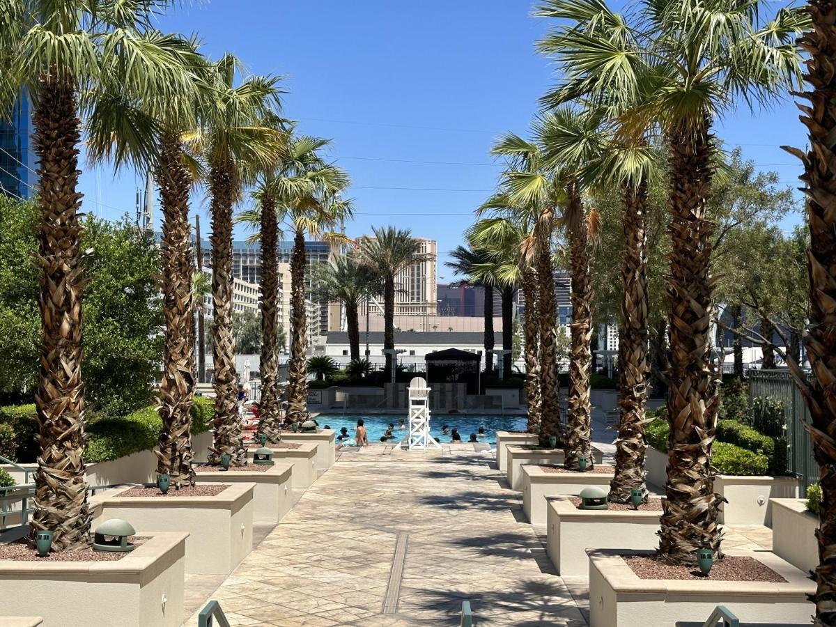 Aparthotel Mgm Signature Deluxe Balcony Strip View